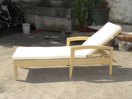 3087 藤编沙滩椅